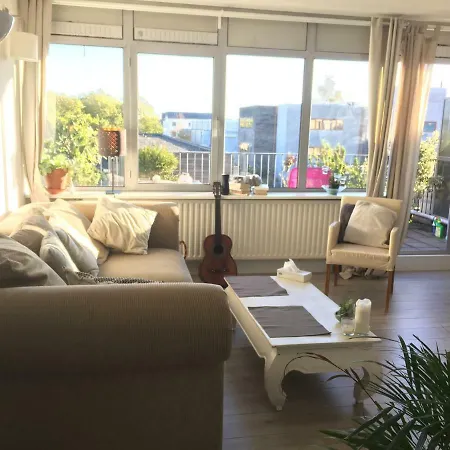 Апартаменты Sunny And Welcoming Appartment, Well Located Амстердам