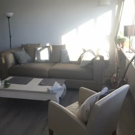 Апартаменты Sunny And Welcoming Appartment, Well Located Амстердам